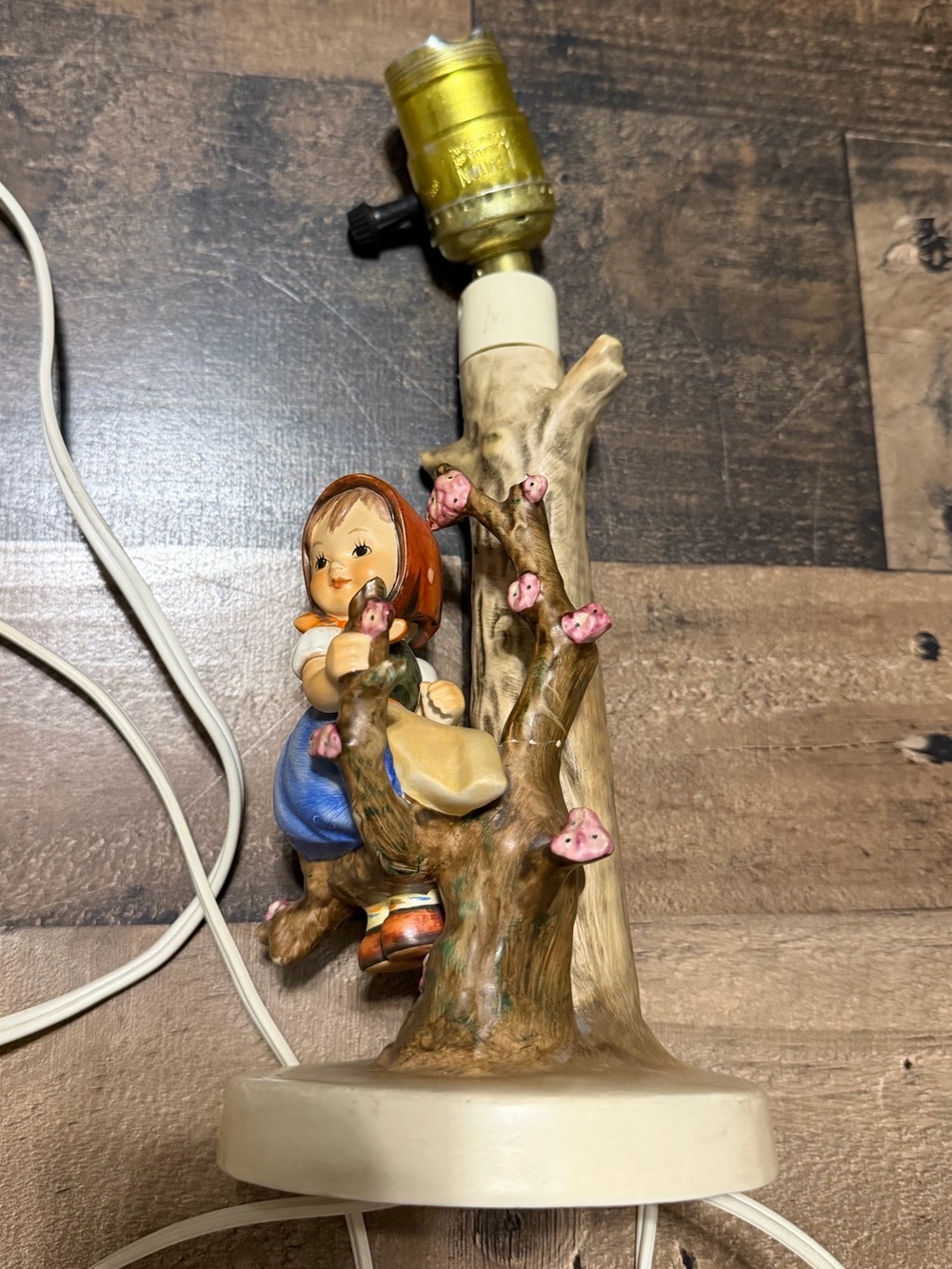 Hummel Vintage Apple Tree Girl Lamp